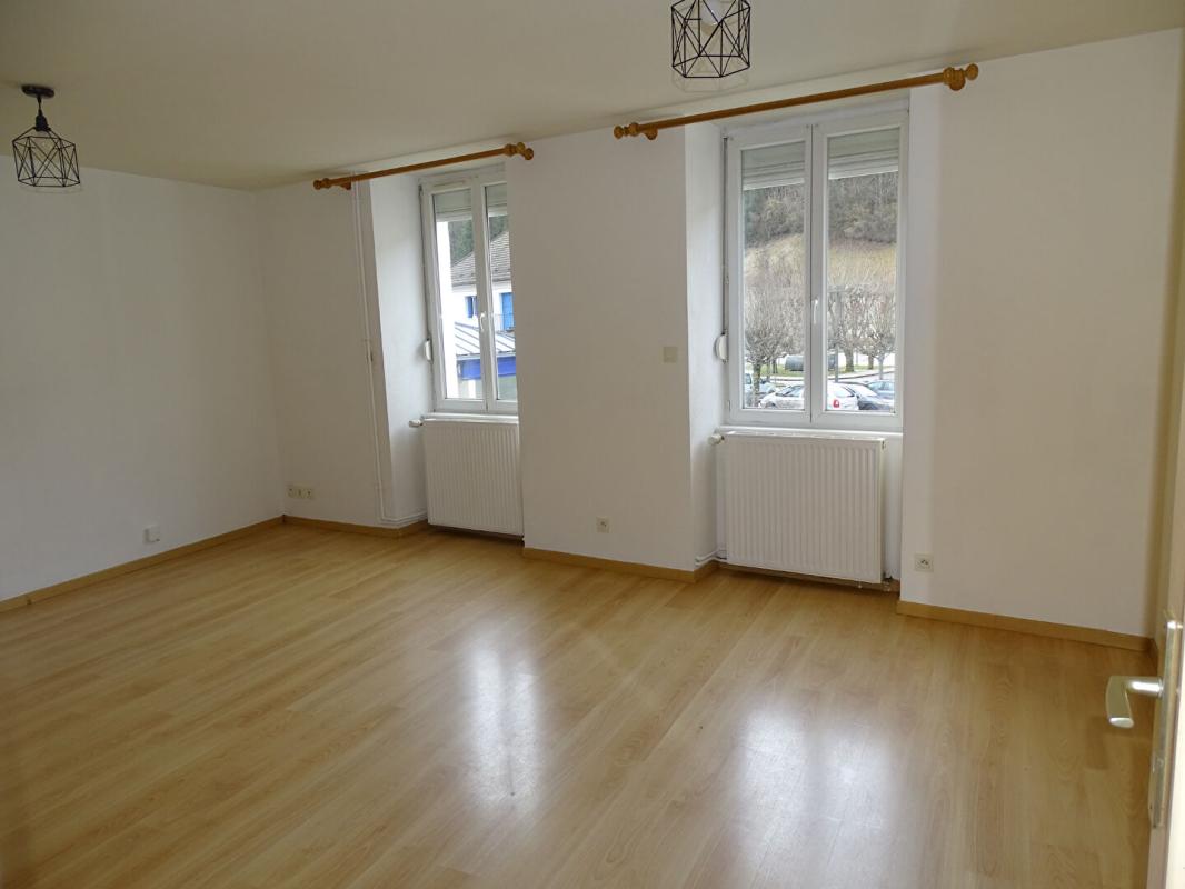 MOIRANS-EN-MONTAGNE Immeuble Moirans En Montagne 8 pièce(s) 170 m2 7