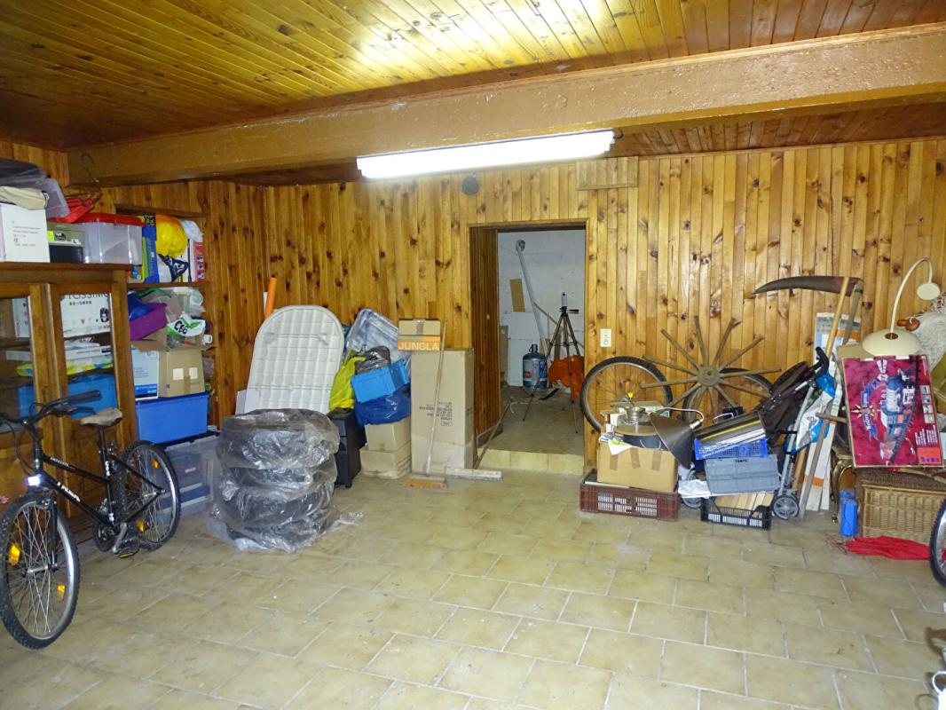 MOIRANS-EN-MONTAGNE Immeuble Moirans En Montagne 8 pièce(s) 170 m2 8