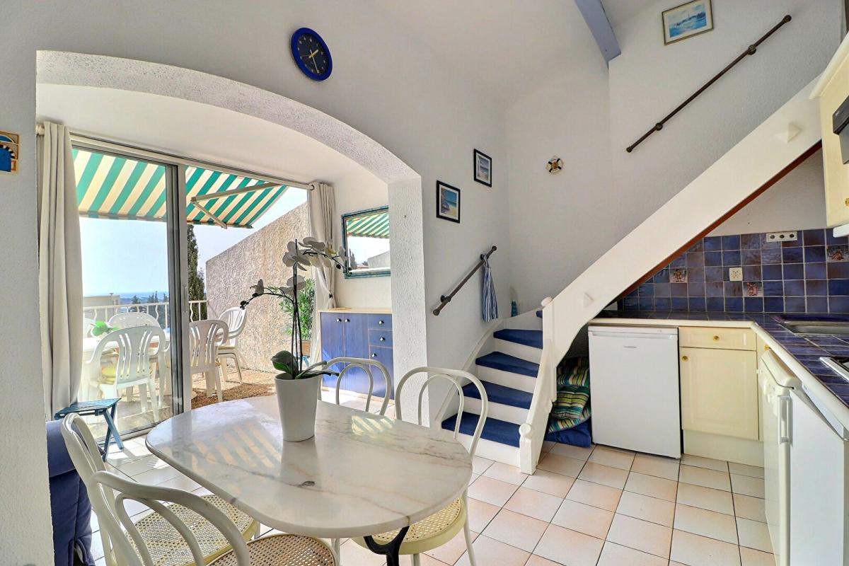 BANDOL Bandol studio avec mezzanine, terrasse vue mer, à pied du centre 10