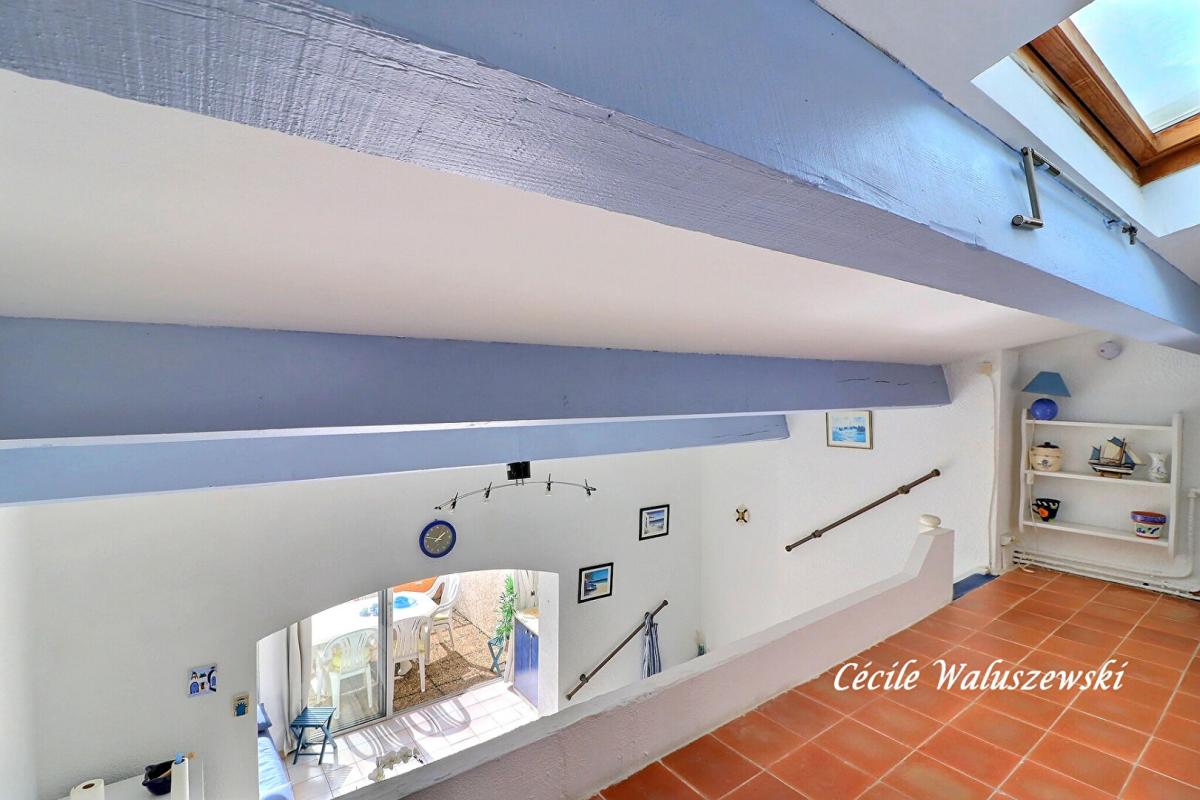 BANDOL Bandol studio avec mezzanine, terrasse vue mer, à pied du centre 11