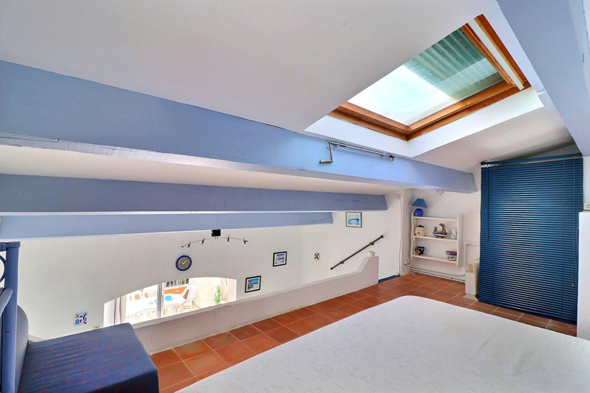 BANDOL Bandol studio avec mezzanine, terrasse vue mer, à pied du centre 12