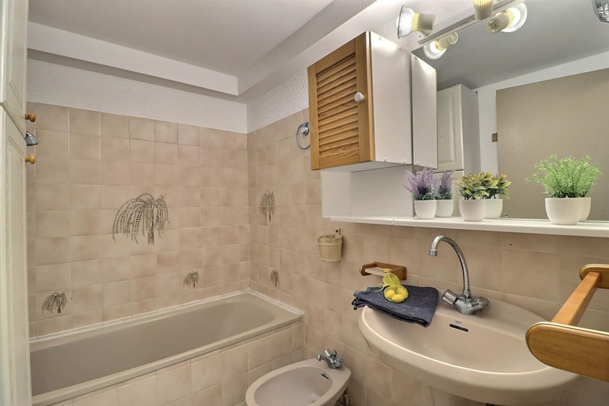 BANDOL Bandol studio avec mezzanine, terrasse vue mer, à pied du centre 14