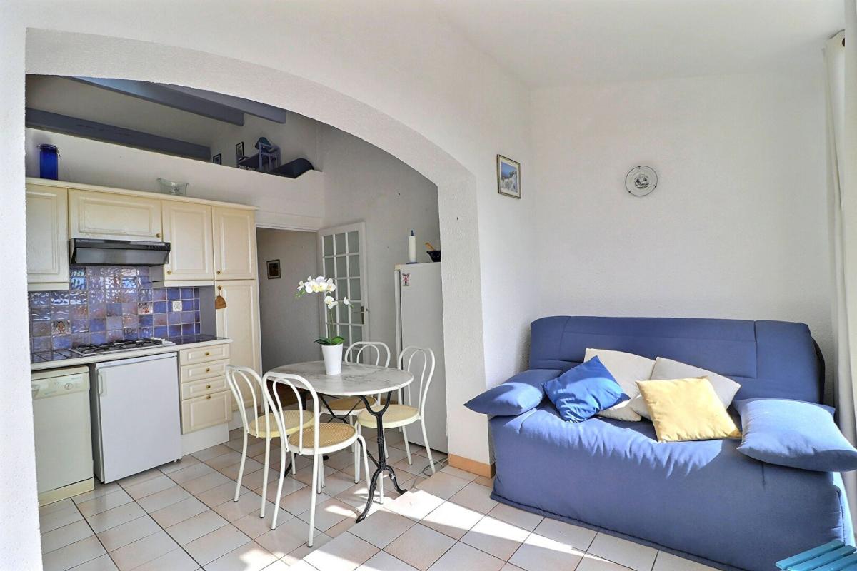 BANDOL Bandol studio avec mezzanine, terrasse vue mer, à pied du centre 7