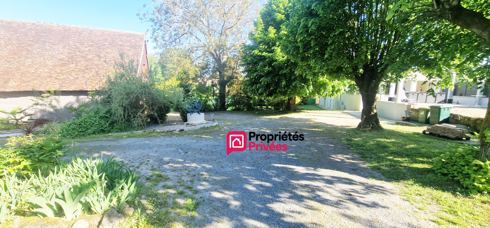 FONTGUENAND Très belle maison rénovée de 133 m² - 5 pièces - terrasses - dépendances - grange  et jardin arboré 14