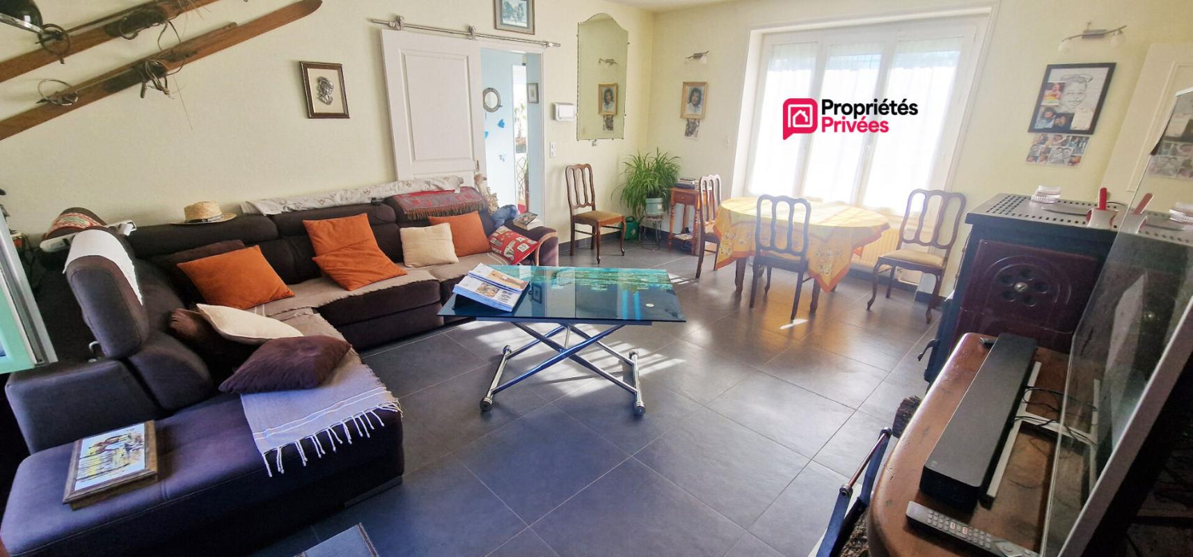 FONTGUENAND Très belle maison rénovée de 133 m² - 5 pièces - terrasses - dépendances - grange  et jardin arboré 6