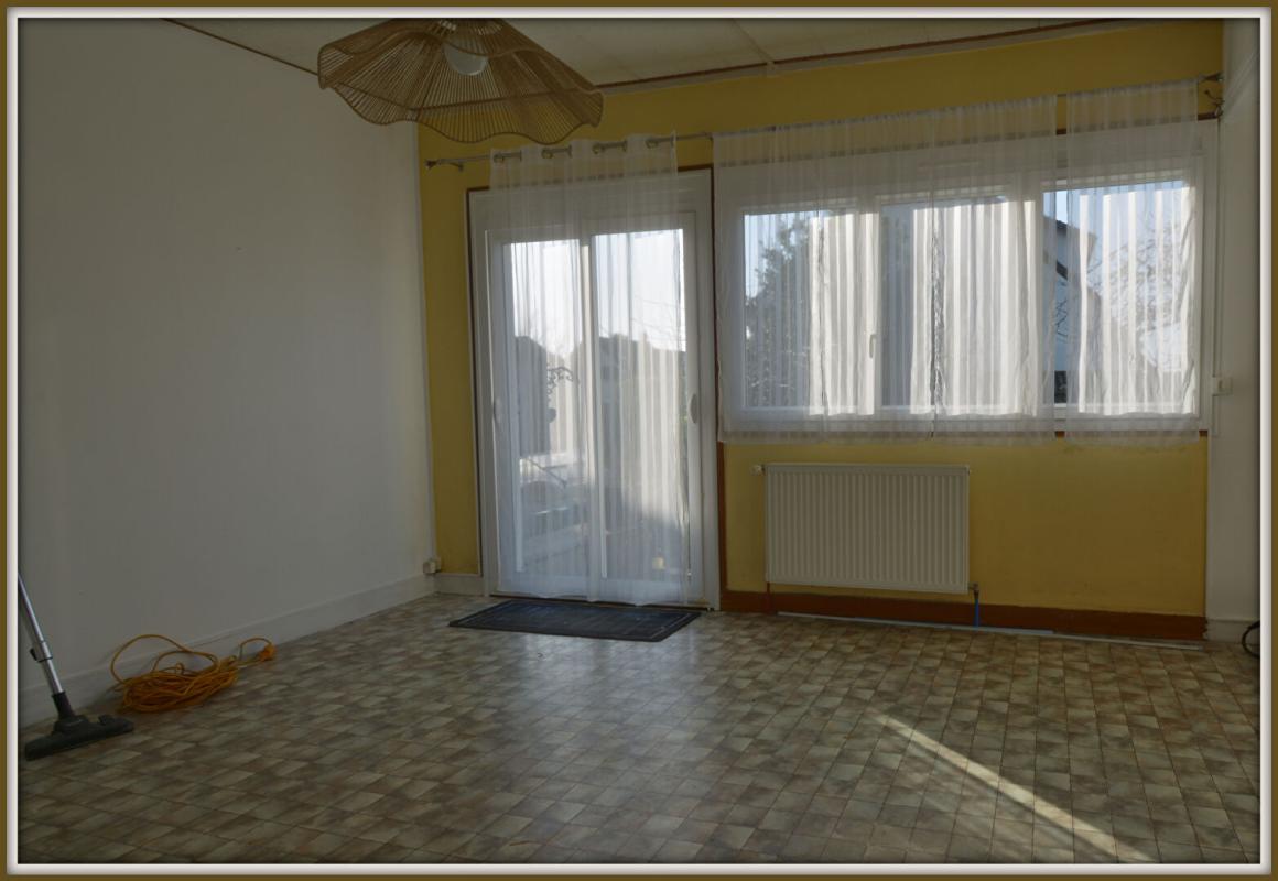 VARENNES-SUR-SEINE À VENDRE  Maison de plain-pied 73 m² avec garage et jardin 3