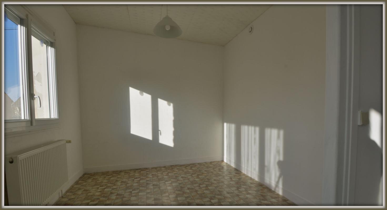 VARENNES-SUR-SEINE À VENDRE  Maison de plain-pied 73 m² avec garage et jardin 2