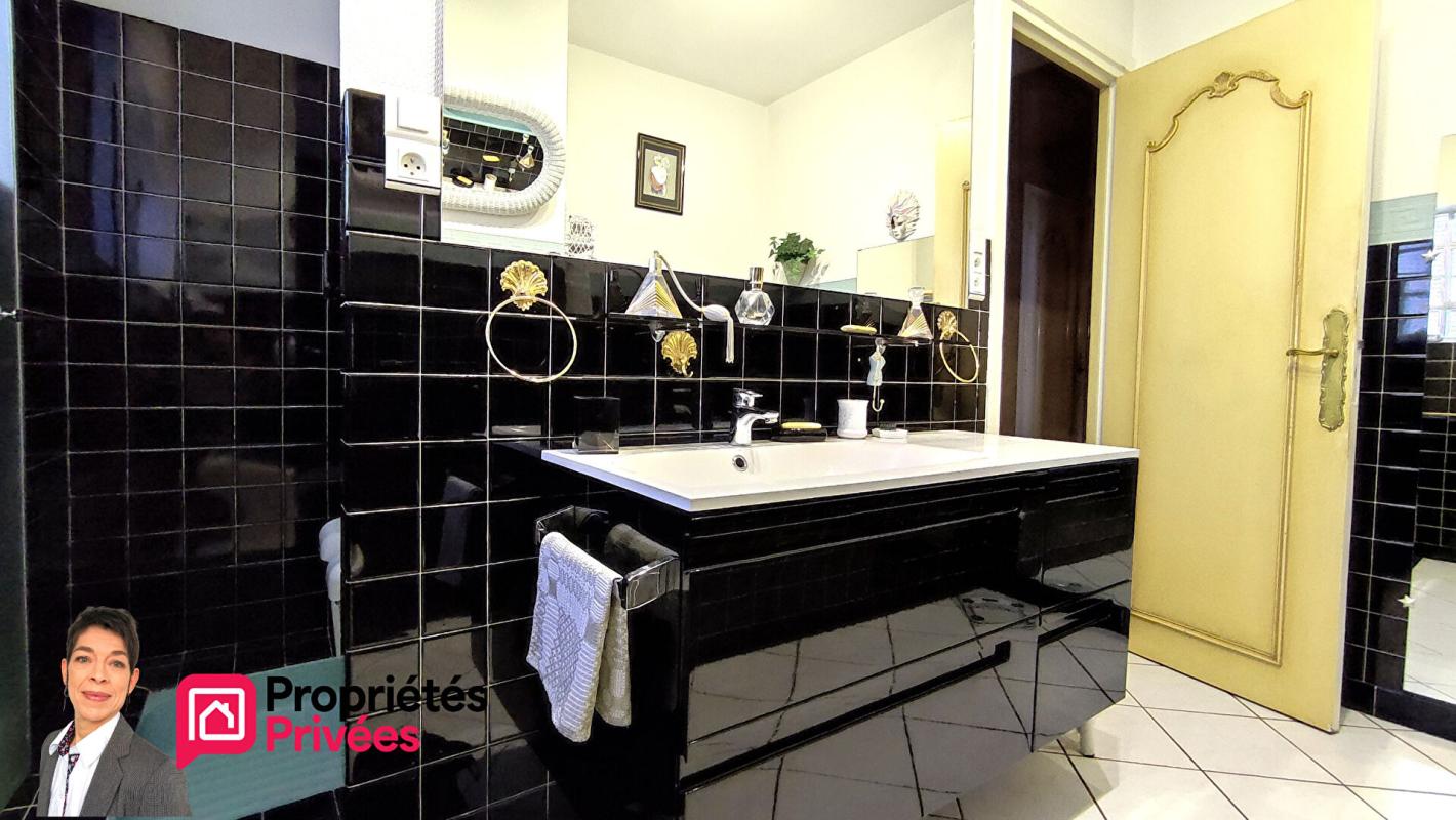 THIZY THIZY-LES-BOURGS (69240) Maison individuelle 218 m² habitables, terrain 2000 m², 4 chambres, garages, annexes 11