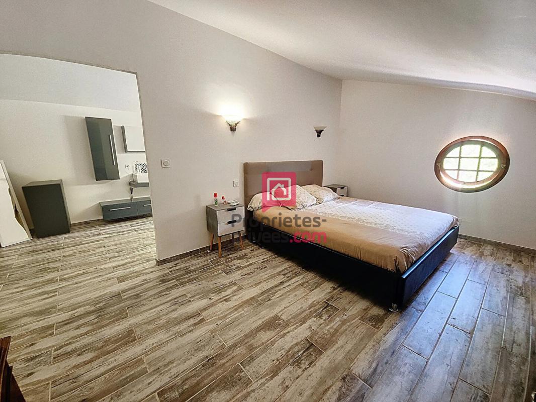 LA MOTTE Villa de caractère- La Motte 9 pièces-226 m2- PISCINE- GARAGE 11