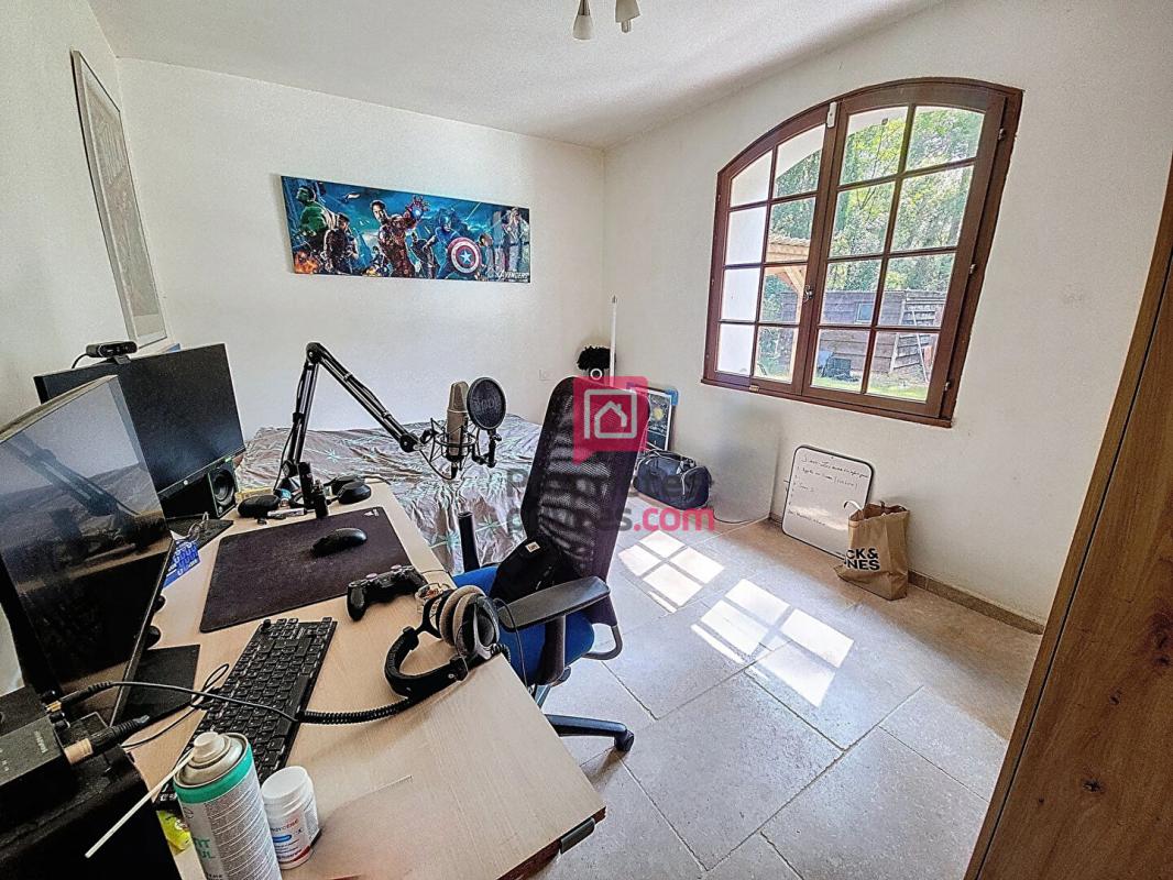 LA MOTTE Villa de caractère- La Motte 9 pièces-226 m2- PISCINE- GARAGE 17