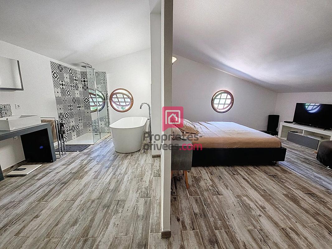 LA MOTTE Villa de caractère- La Motte 9 pièces-226 m2- PISCINE- GARAGE 9