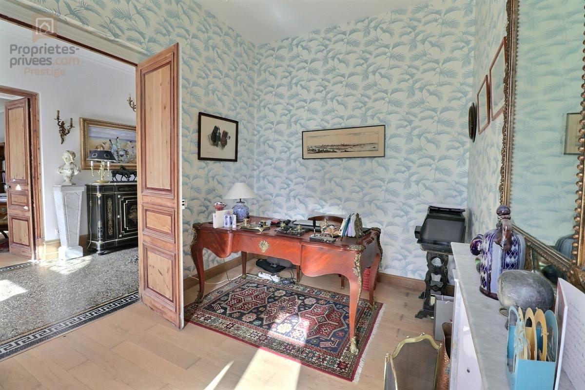 VILLENEUVE-LA-COMTESSE Demeure de prestige Villeneuve La Comtesse 11