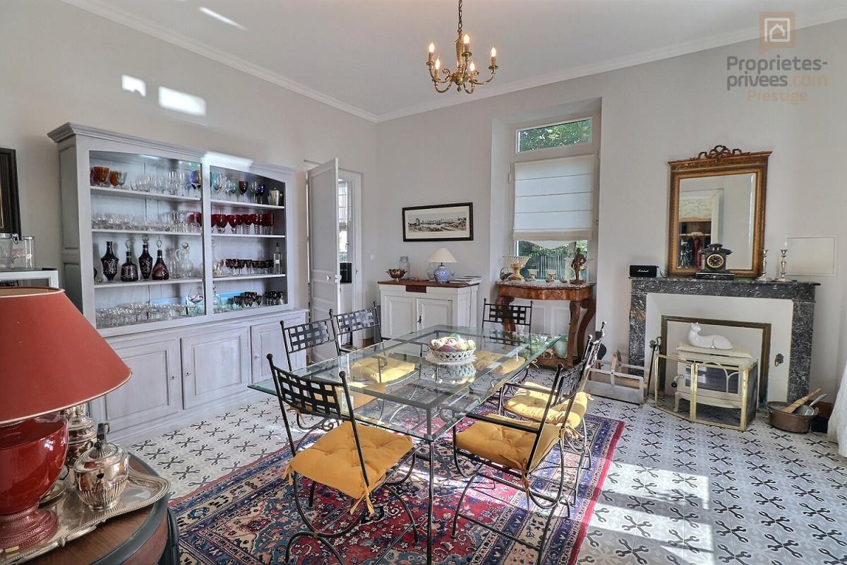 VILLENEUVE-LA-COMTESSE Demeure de prestige Villeneuve La Comtesse 12