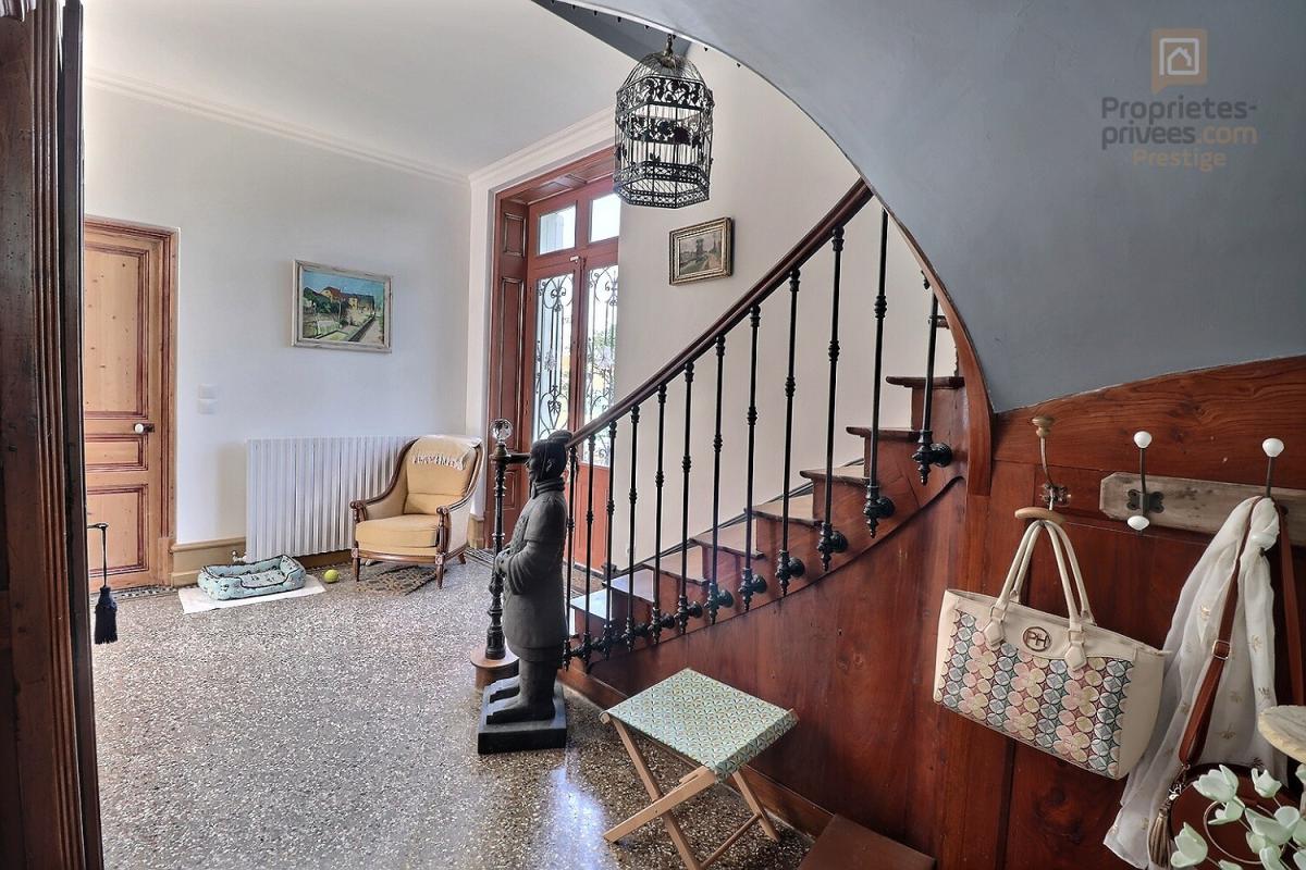 VILLENEUVE-LA-COMTESSE Demeure de prestige Villeneuve La Comtesse 14