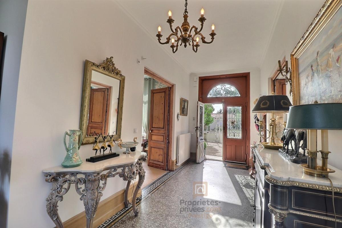 VILLENEUVE-LA-COMTESSE Demeure de prestige Villeneuve La Comtesse 16