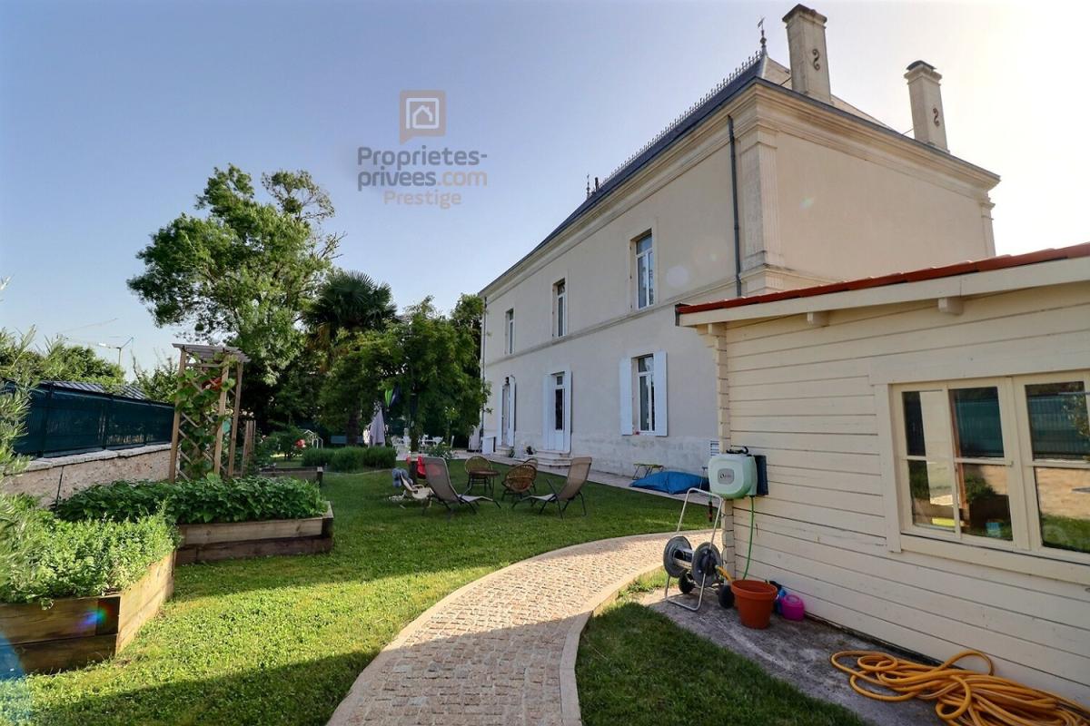 VILLENEUVE-LA-COMTESSE Demeure de prestige Villeneuve La Comtesse 6