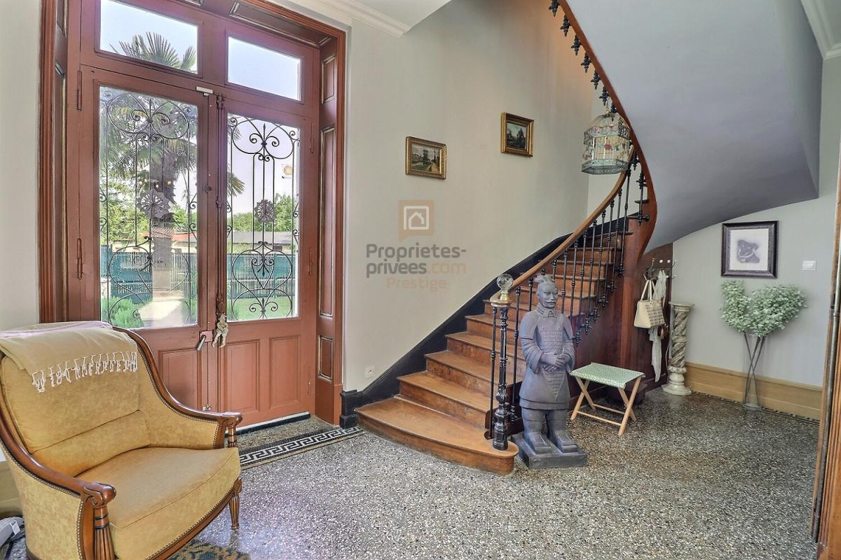 VILLENEUVE-LA-COMTESSE Demeure de prestige Villeneuve La Comtesse 8
