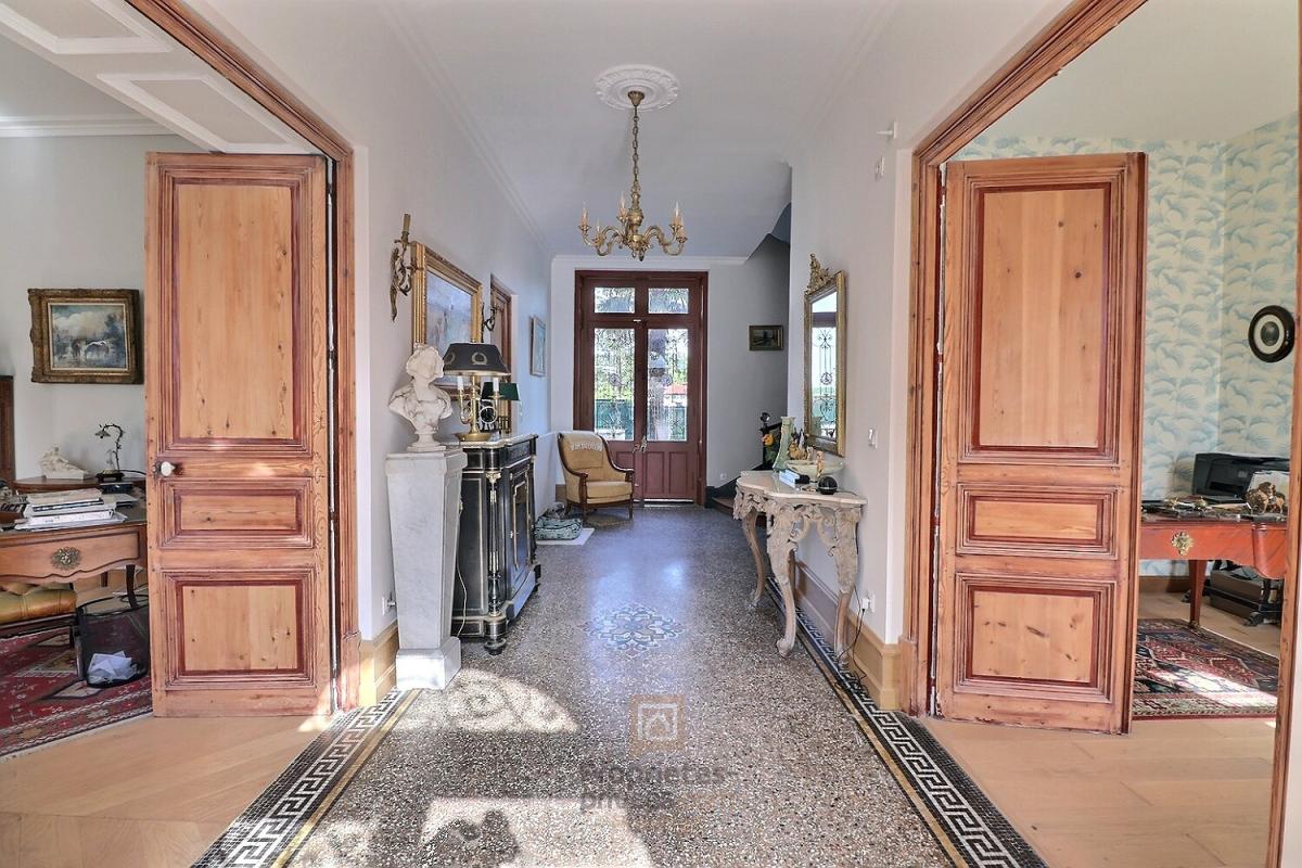 VILLENEUVE-LA-COMTESSE Demeure de prestige Villeneuve La Comtesse 9