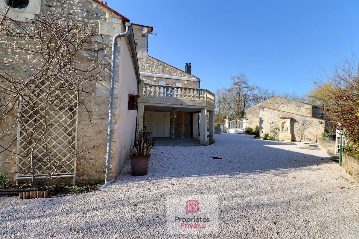 ROCHEFORT Maison de maître de 1874 - Parc arboré, piscine et dépendances 6