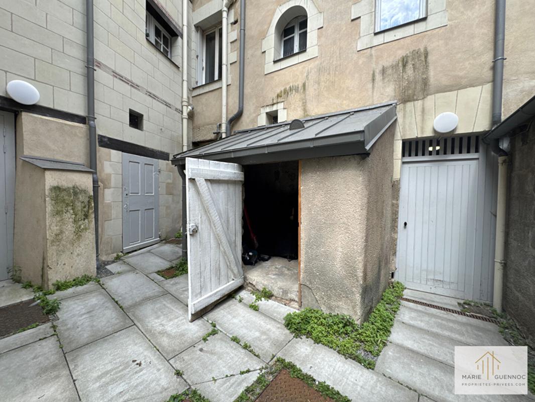 NANTES Studio en duplex hyper centre de Nantes vendu avec cave et locataire en place 6