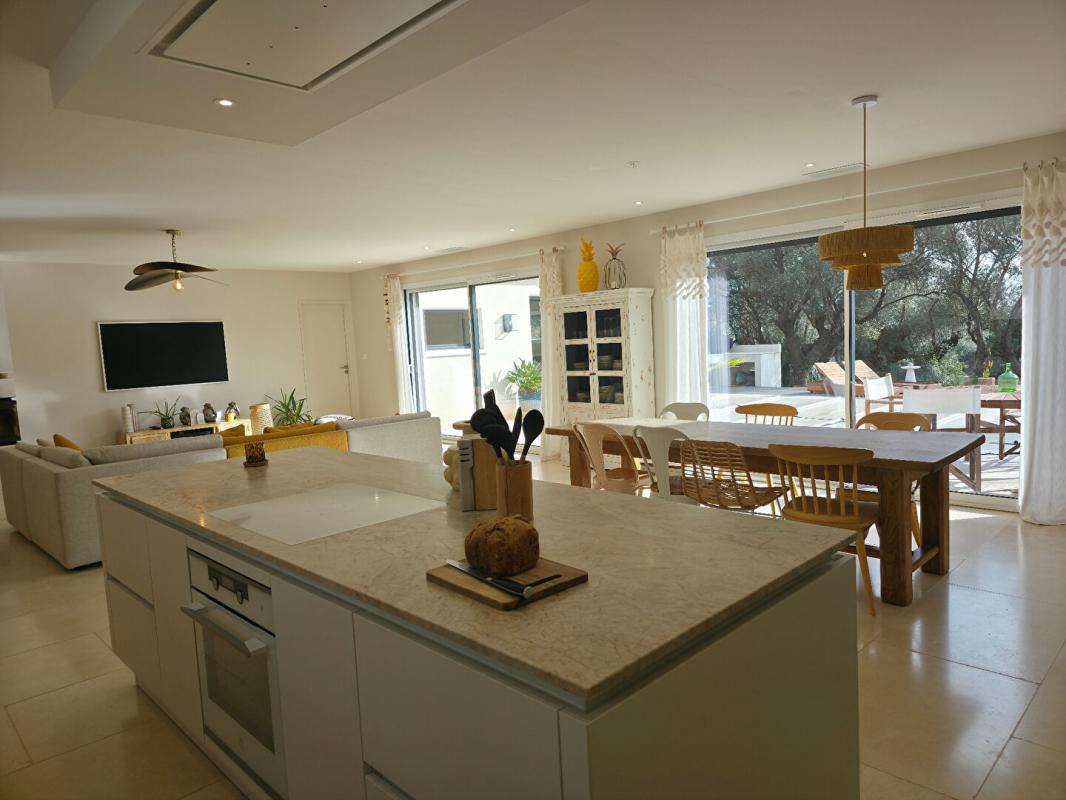 OLLIOULES Maison Ollioules 5 pièce(s) 164 m2 989000 EUR 3