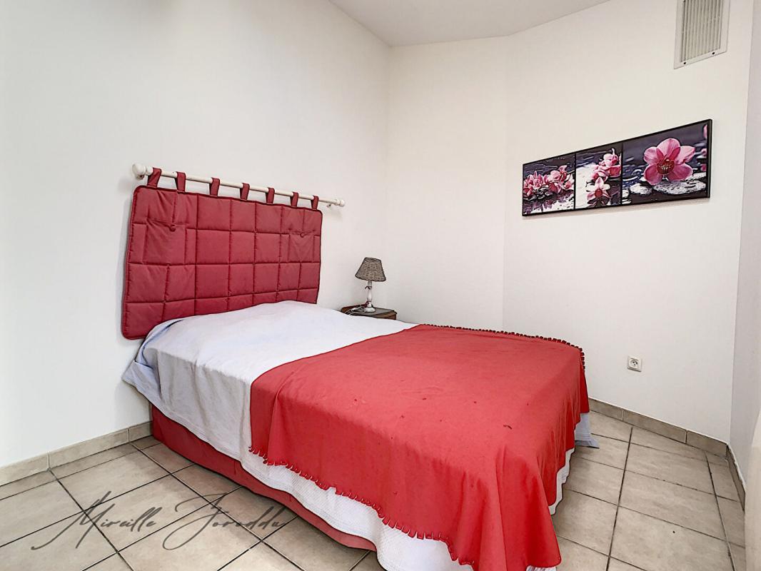 JONQUIERES-SAINT-VINCENT Jonquieres Saint Vincent maison en pierre 114m² avec terrasse et garage 9