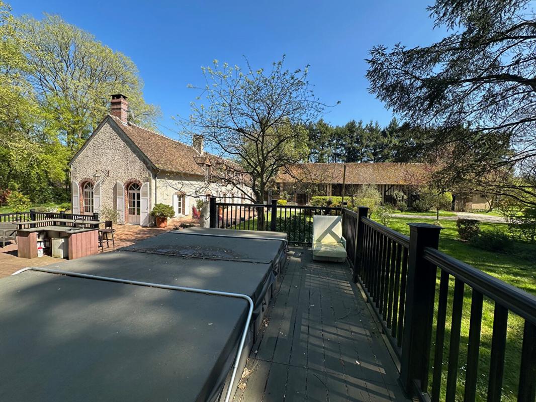 MONTARGIS 1h30 de PARIS - SPACIEUSE PROPRIETE, DEPENDANCE, SPA et JACUZZI - MAGNIFIQUE PARC de 7000 m2 environ 17