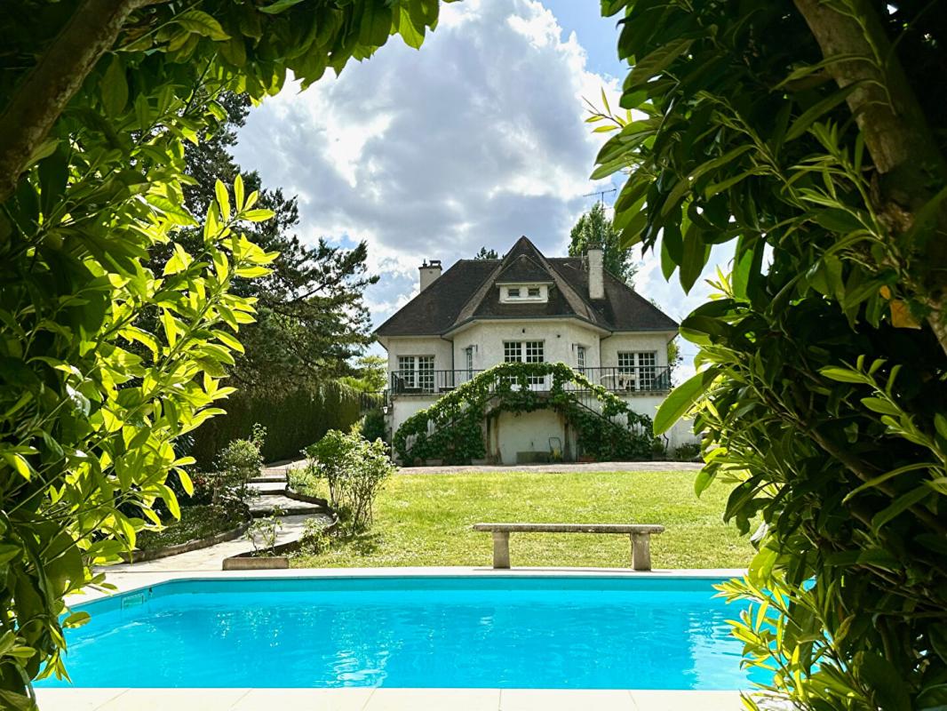 AMILLY A VENDRE Secteur recherché AMILLY - SPACIEUSE MAISON, PISCINE, JARDIN, ACCES  PRIVATIF AU CANAL DE BRIARE 1