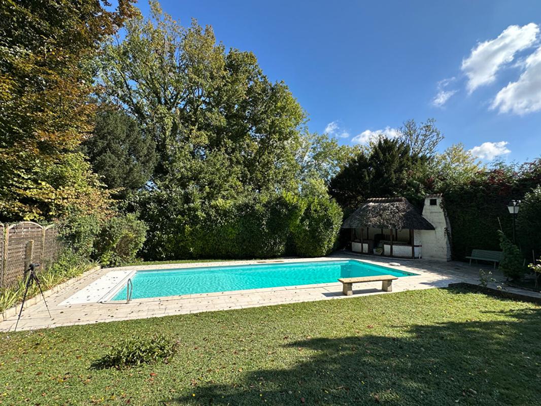 AMILLY A VENDRE Secteur recherché AMILLY - SPACIEUSE MAISON, PISCINE, JARDIN, ACCES  PRIVATIF AU CANAL DE BRIARE 15