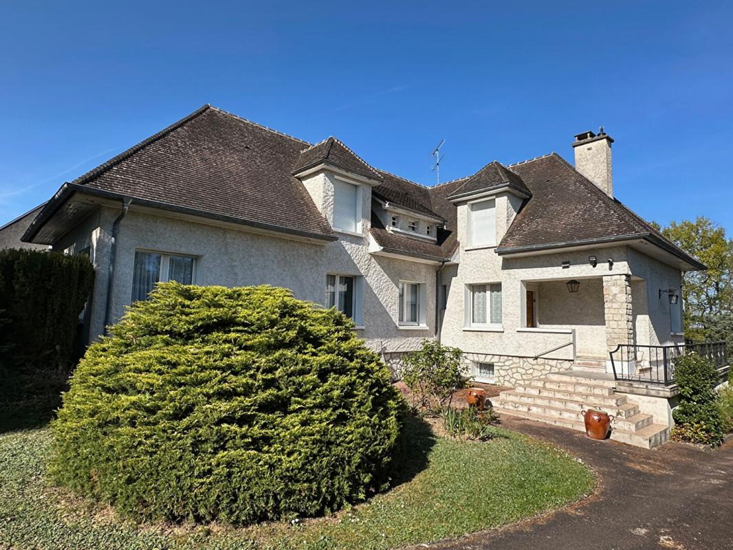 AMILLY A VENDRE Secteur recherché AMILLY - SPACIEUSE MAISON, PISCINE, JARDIN, ACCES  PRIVATIF AU CANAL DE BRIARE 16