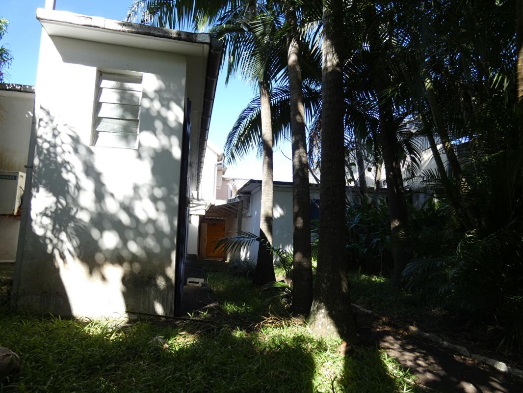 SAINT-JOSEPH 97480 Saint Joseph ensemble immobilier env 280m²  sur 610m² centre ville 13