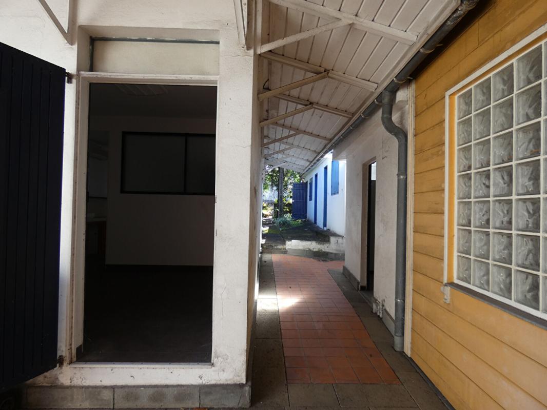 SAINT-JOSEPH 97480 Saint Joseph ensemble immobilier env 280m²  sur 610m² centre ville 5