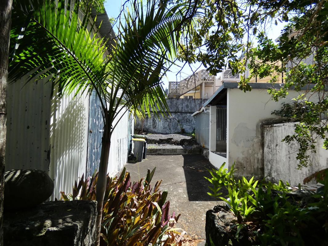 SAINT-JOSEPH 97480 Saint Joseph ensemble immobilier env 280m²  sur 610m² centre ville 9