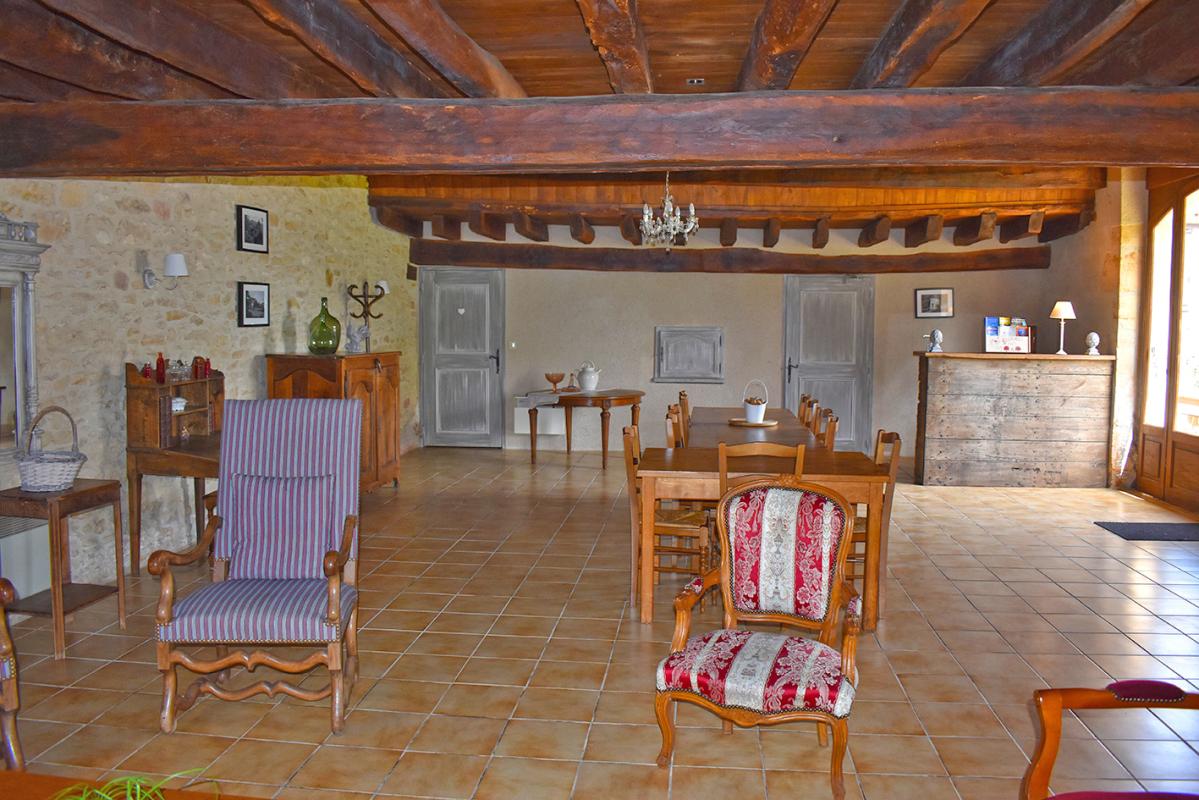 MARCILLAC-SAINT-QUENTIN Demeure de prestige Marcillac Saint Quentin 16 pièce(s) 512 m2 17