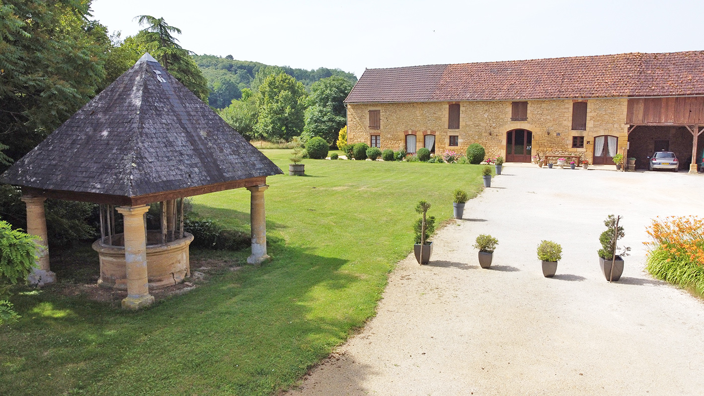 MARCILLAC-SAINT-QUENTIN Demeure de prestige Marcillac Saint Quentin 16 pièce(s) 512 m2 7