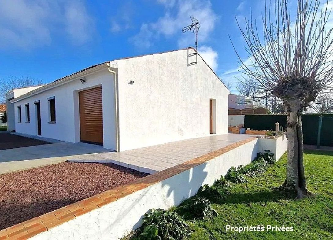 LE GUA Le Gua Maison  T5 de 92m² sur un terrain de 768m²   304500 FAI 1