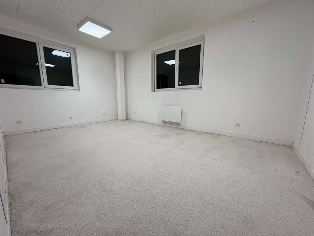 VERNEUIL-EN-HALATTE Parc Alata Bureau à louer entre 12 et 30m2 4
