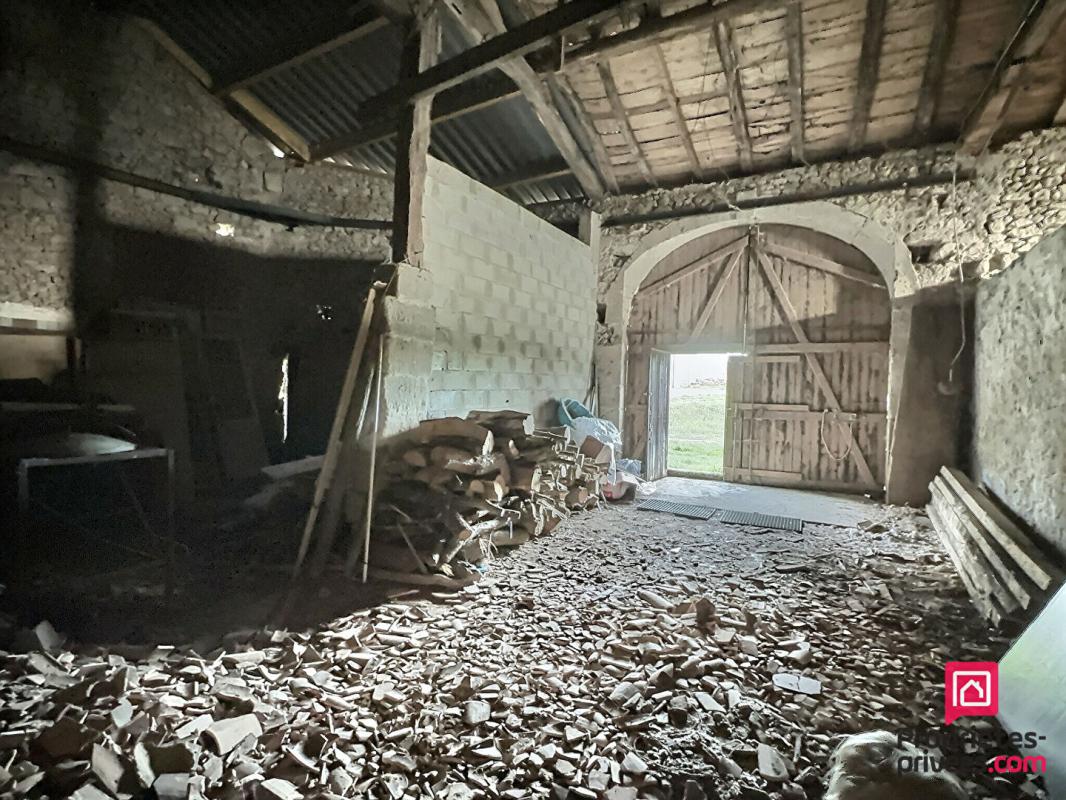 SAINT-MARTIN-PETIT Maison Saint Martin Petit 4 pièces avec grange attenante 10