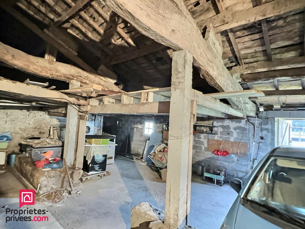 SAINT-MARTIN-PETIT Maison Saint Martin Petit 4 pièces avec grange attenante 12