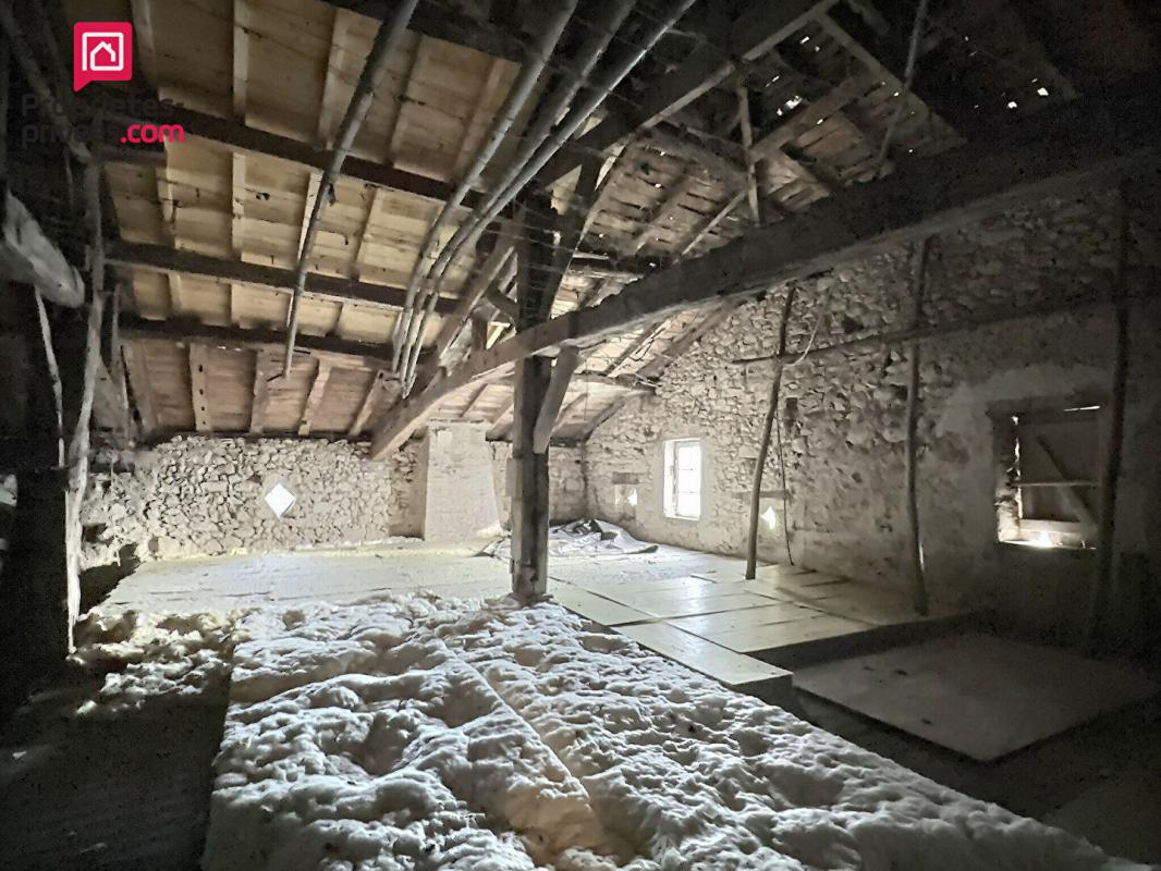 SAINT-MARTIN-PETIT Maison Saint Martin Petit 4 pièces avec grange attenante 14