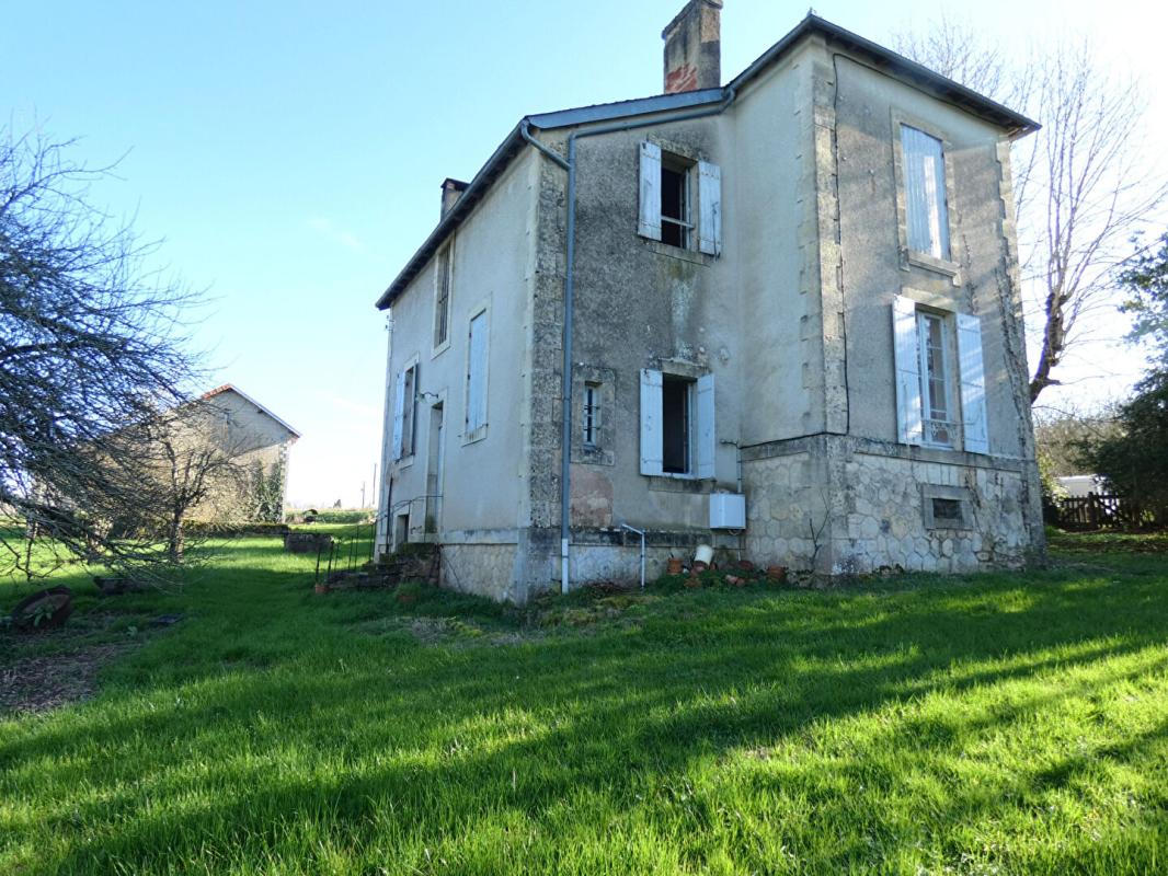 NAILHAC Maison Nailhac 160 m2 / 4 chambres / grange / hangar / terrain 1 hectare 1