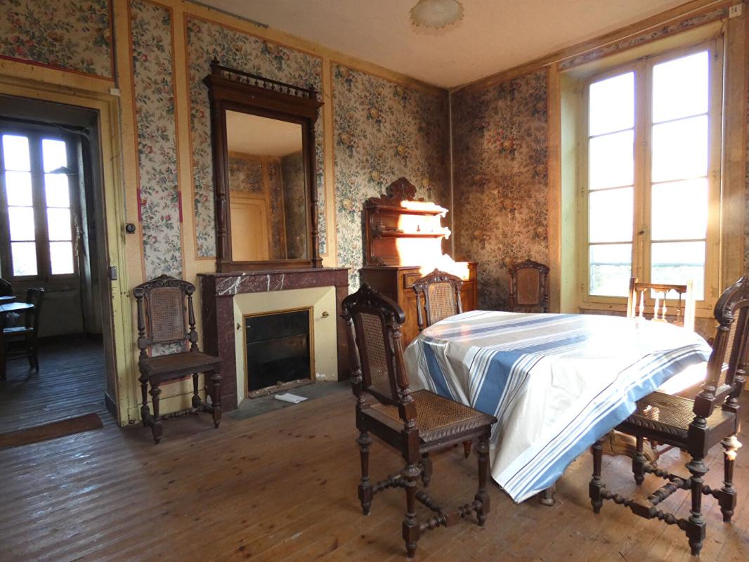 NAILHAC Maison Nailhac 160 m2 / 4 chambres / grange / hangar / terrain 1 hectare 11