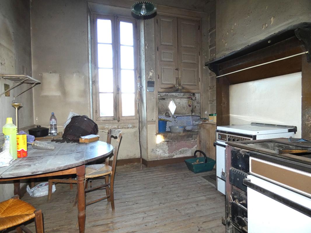 NAILHAC Maison Nailhac 160 m2 / 4 chambres / grange / hangar / terrain 1 hectare 12