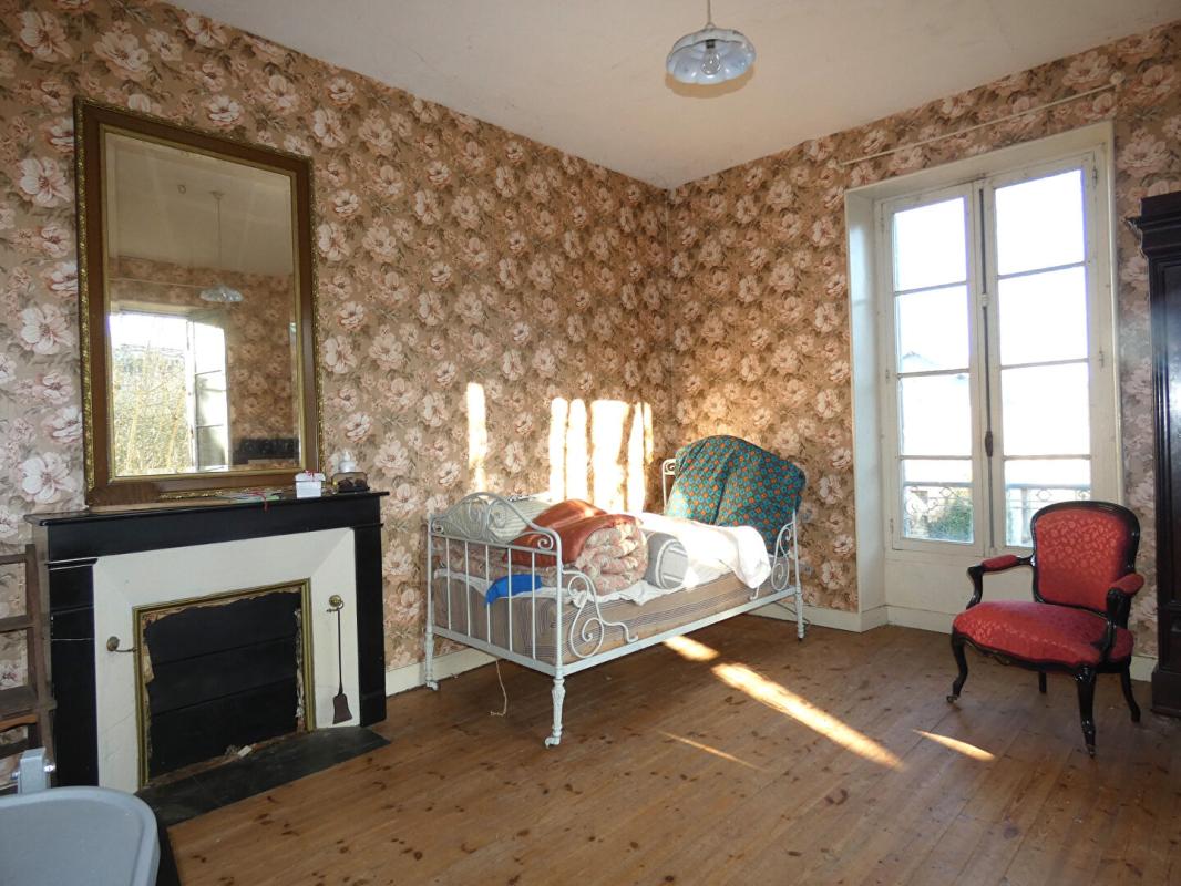 NAILHAC Maison Nailhac 160 m2 / 4 chambres / grange / hangar / terrain 1 hectare 13