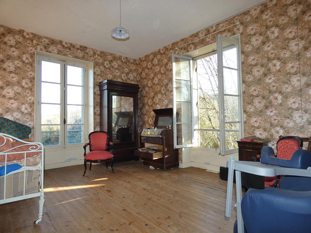 NAILHAC Maison Nailhac 160 m2 / 4 chambres / grange / hangar / terrain 1 hectare 14