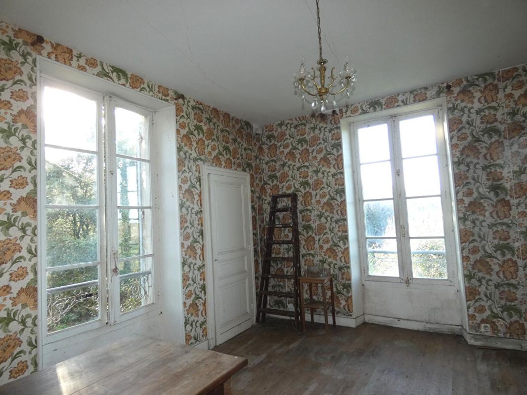 NAILHAC Maison Nailhac 160 m2 / 4 chambres / grange / hangar / terrain 1 hectare 15