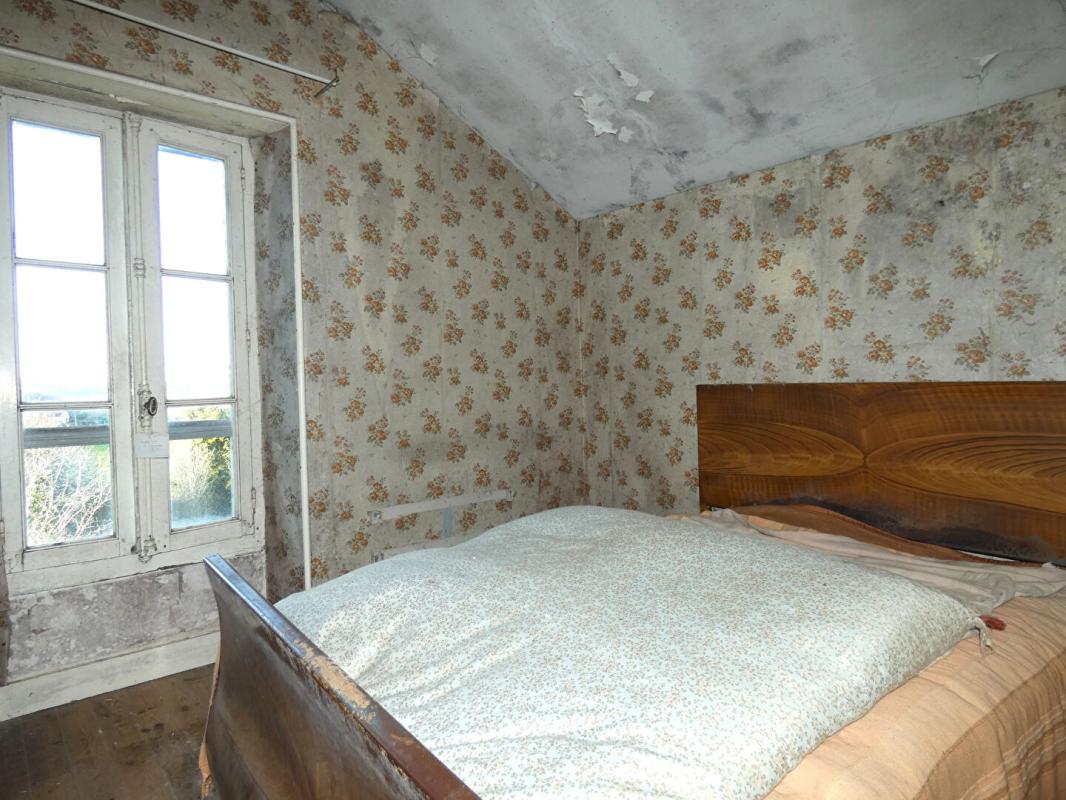 NAILHAC Maison Nailhac 160 m2 / 4 chambres / grange / hangar / terrain 1 hectare 16