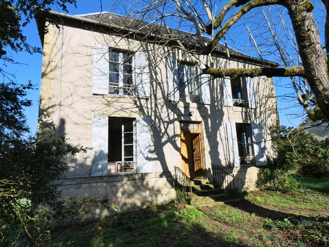 NAILHAC Maison Nailhac 160 m2 / 4 chambres / grange / hangar / terrain 1 hectare 2