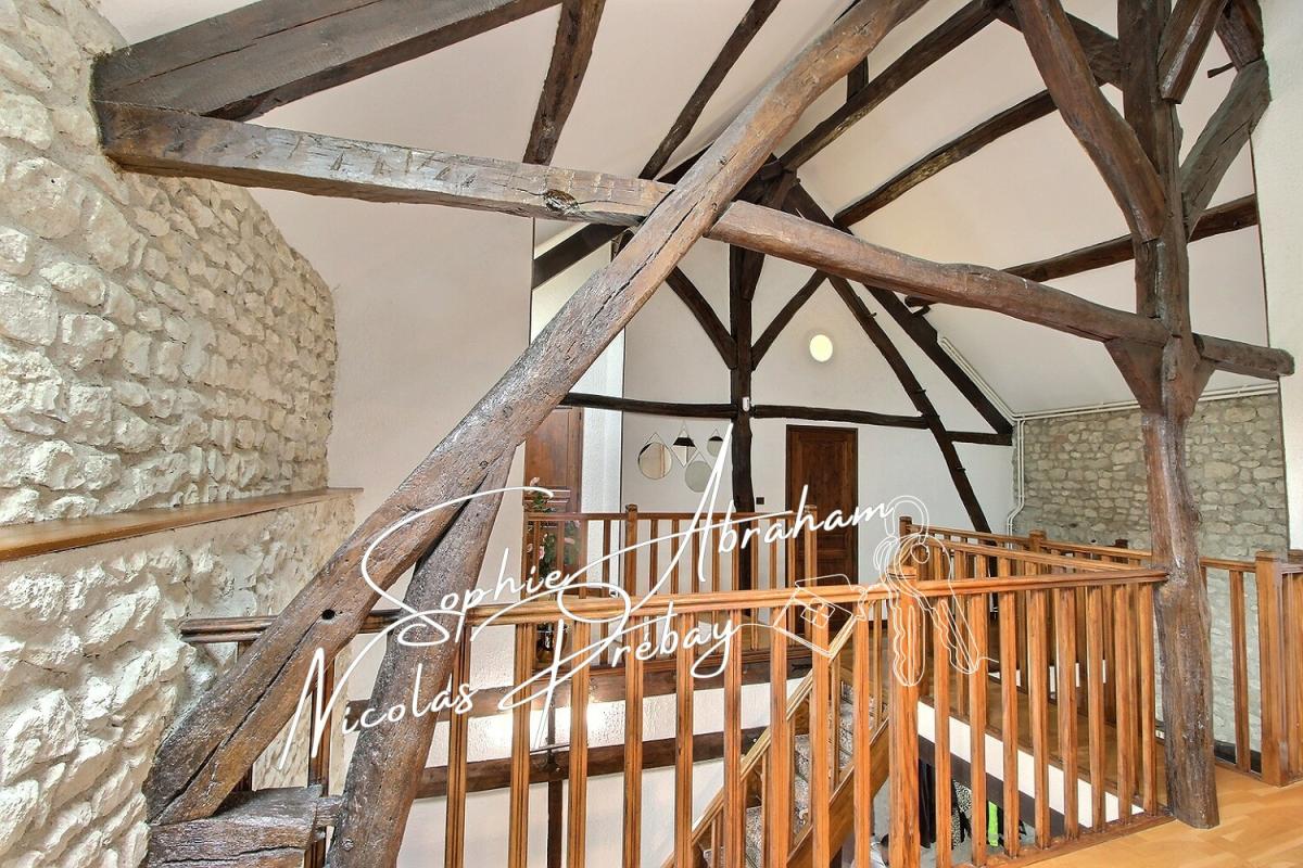 TOURY Authentique maison en pierre rénovée, charme, volumes et prestations de qualité 11