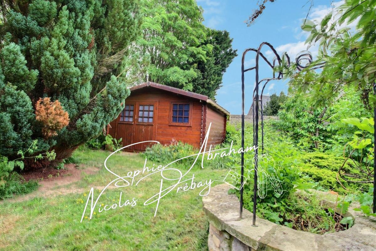 TOURY Authentique maison en pierre rénovée, charme, volumes et prestations de qualité 12